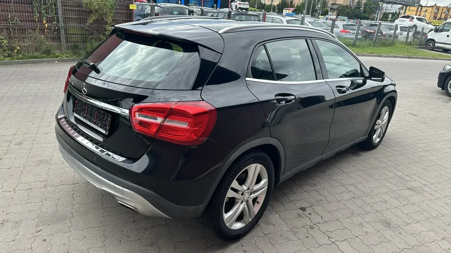 MERCEDES-BENZ GLA -