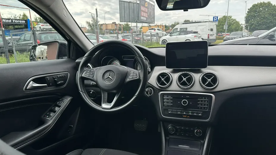 MERCEDES-BENZ GLA -