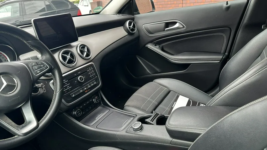 MERCEDES-BENZ GLA -