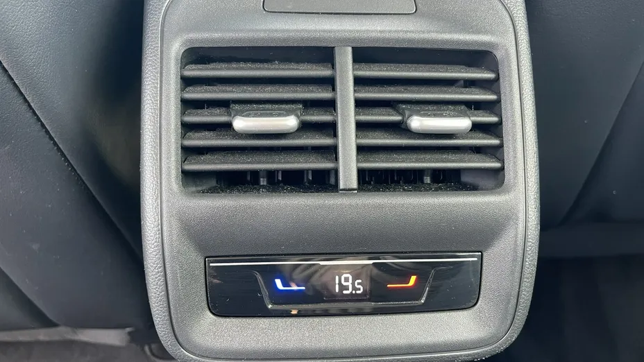 VOLKSWAGEN Passat -