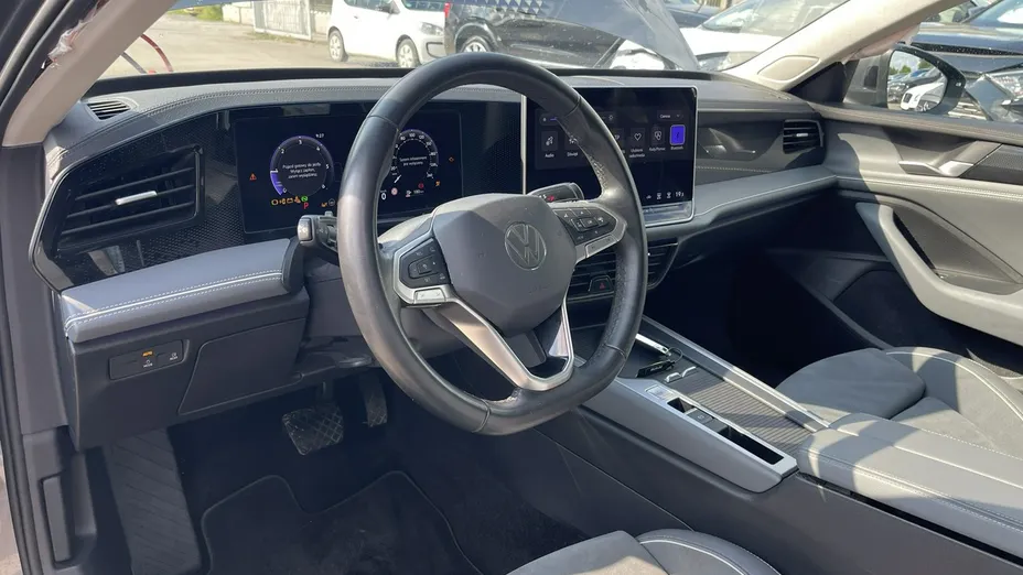 VOLKSWAGEN Passat -