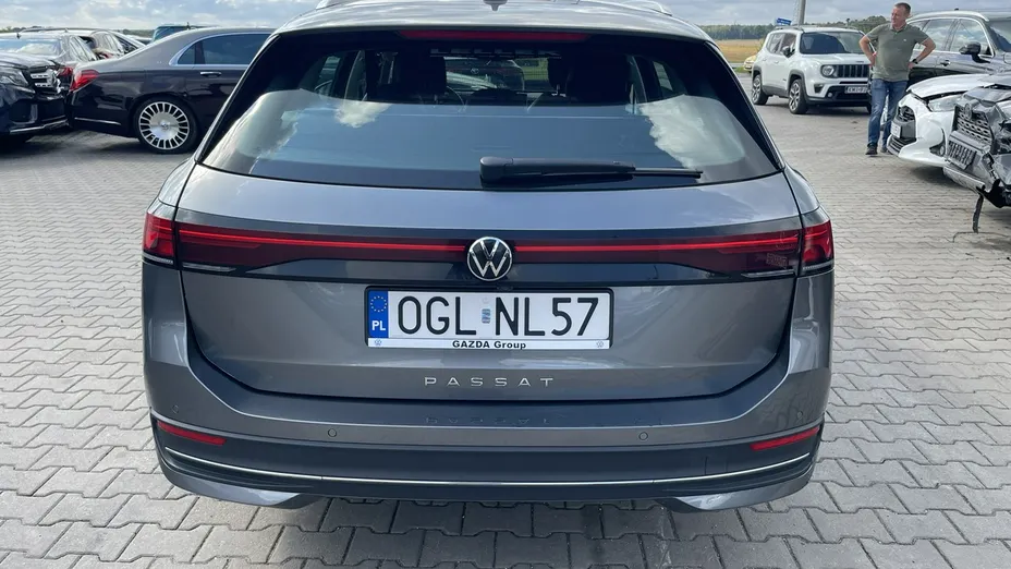 VOLKSWAGEN Passat -