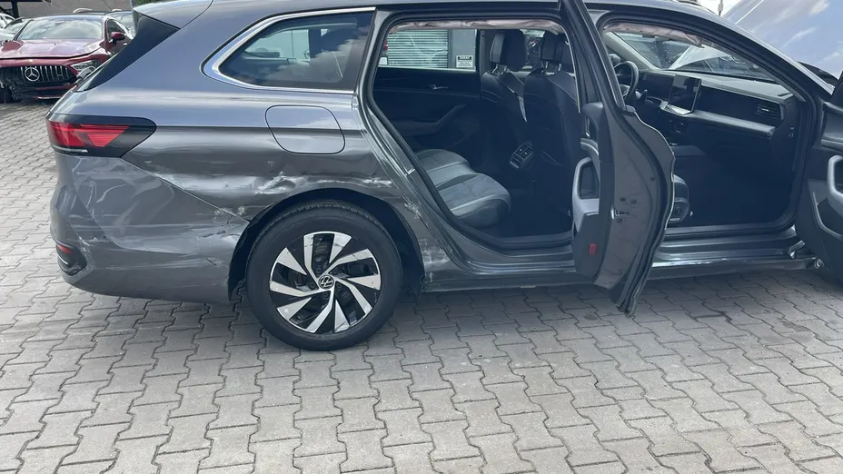 VOLKSWAGEN Passat -