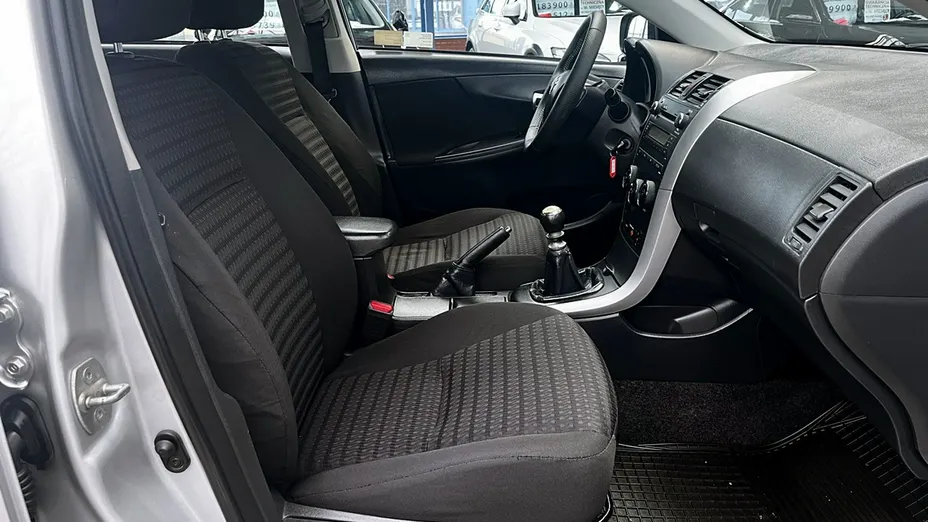 TOYOTA Corolla -
