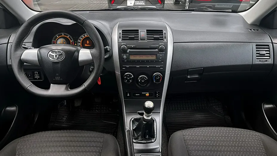 TOYOTA Corolla -