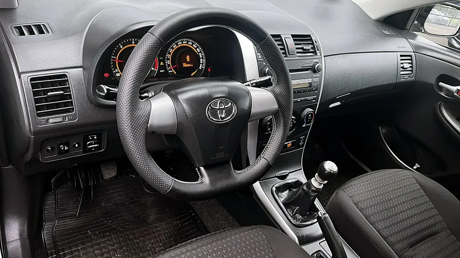 TOYOTA Corolla -
