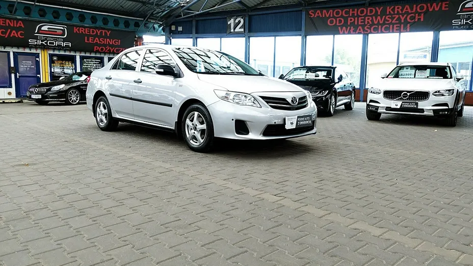 TOYOTA Corolla -