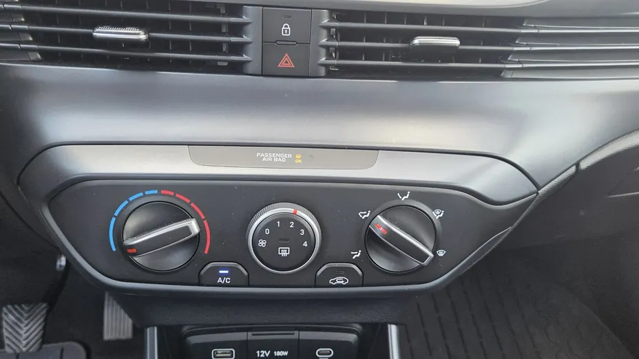 HYUNDAI i20 -
