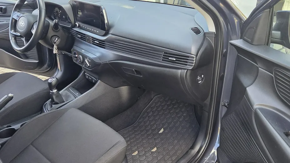 HYUNDAI i20 -