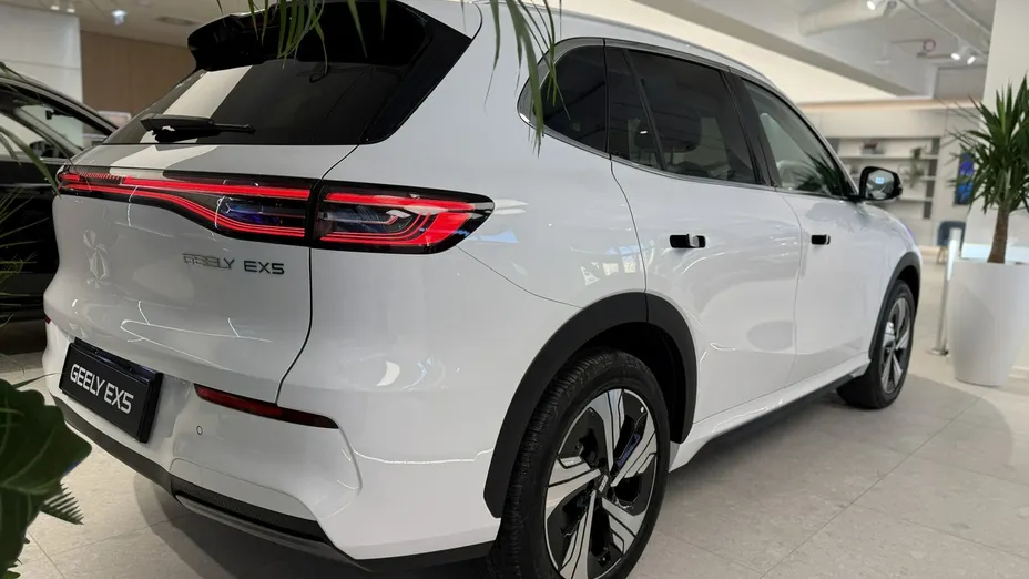 GEELY EX5 -