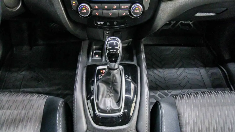 NISSAN X-Trail -