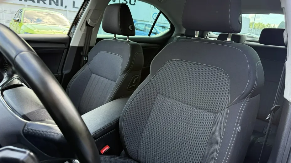 SKODA Superb -
