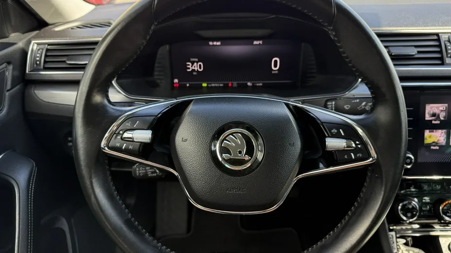 SKODA Superb -