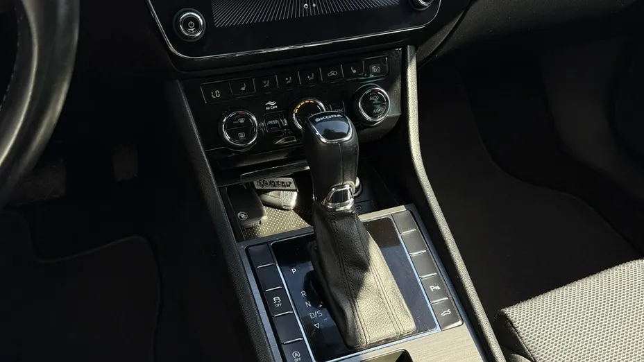 SKODA Superb -