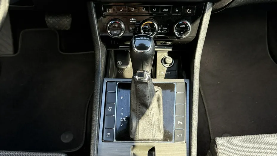 SKODA Superb -