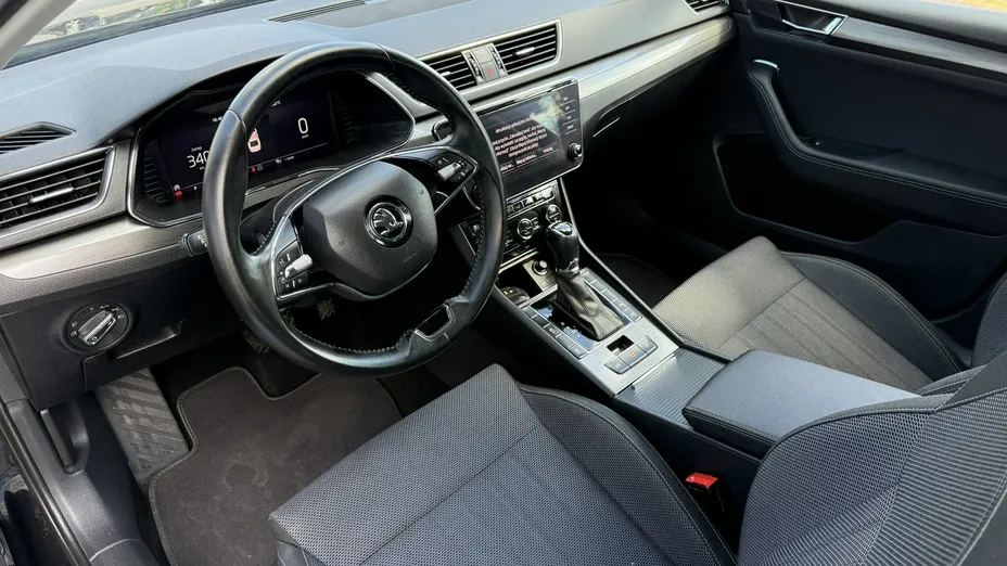 SKODA Superb -