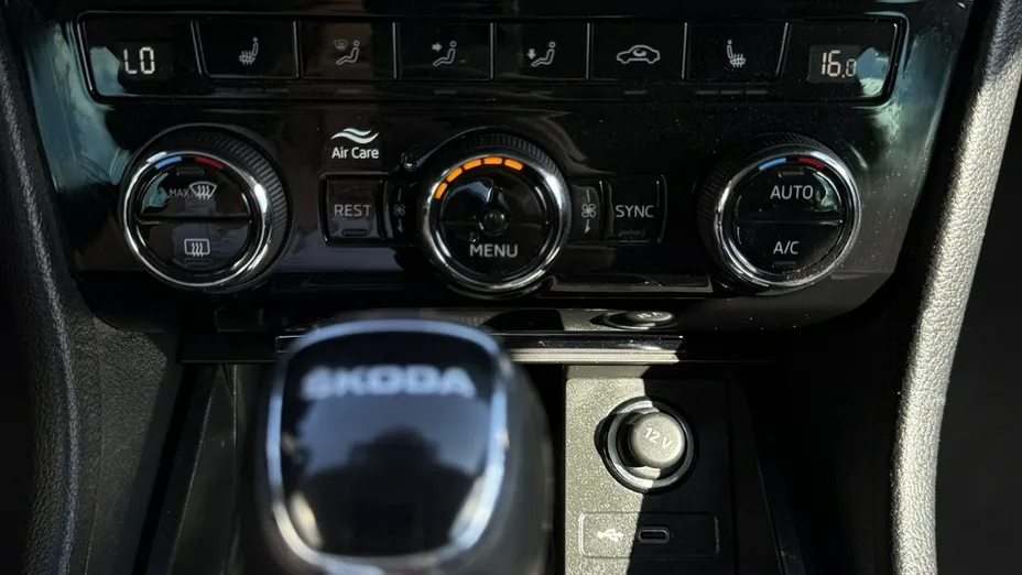 SKODA Superb -