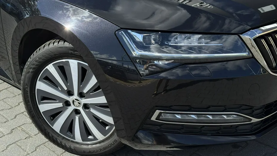 SKODA Superb -