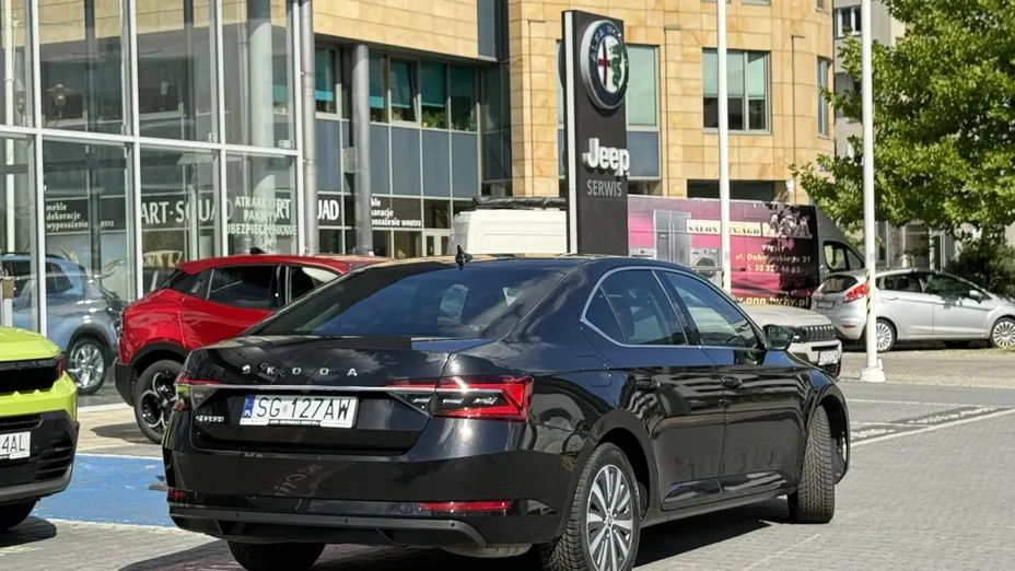 SKODA Superb -