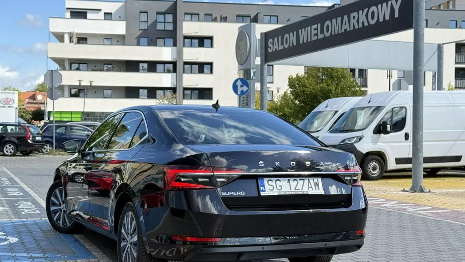 SKODA Superb -