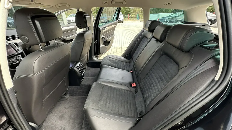 VOLKSWAGEN Passat -