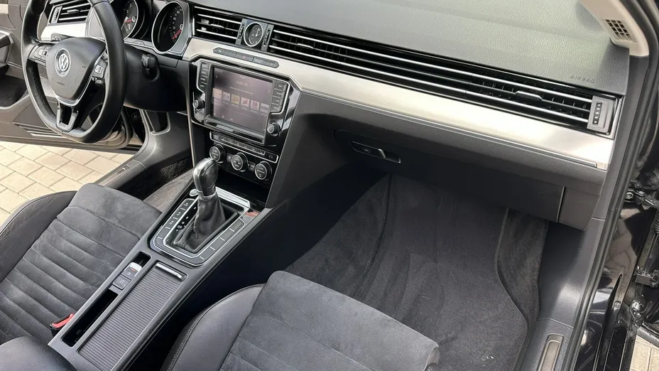 VOLKSWAGEN Passat -