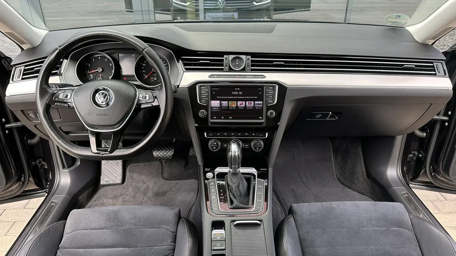 VOLKSWAGEN Passat -