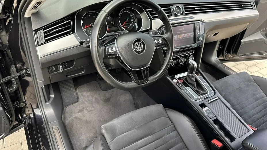 VOLKSWAGEN Passat -