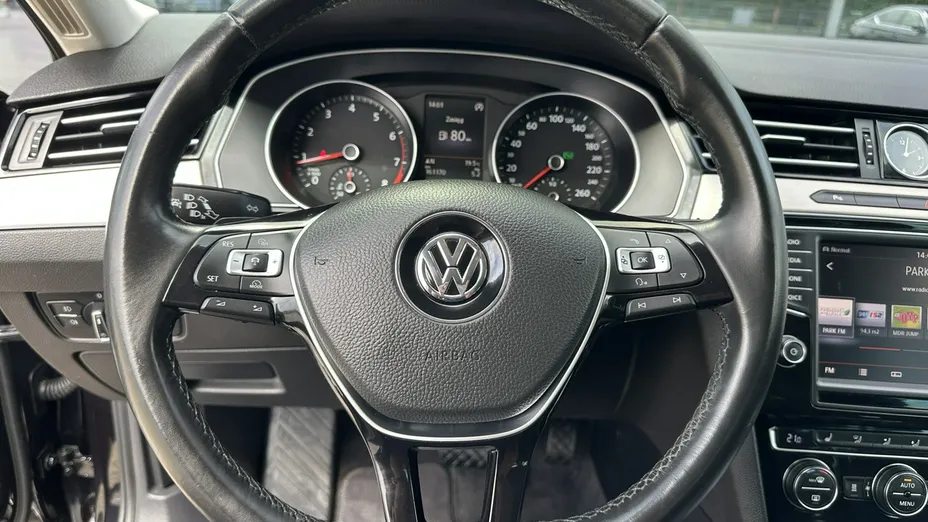 VOLKSWAGEN Passat -