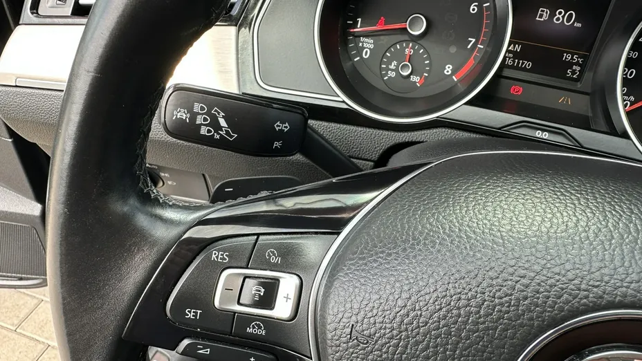 VOLKSWAGEN Passat -