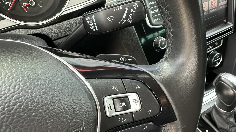 VOLKSWAGEN Passat -