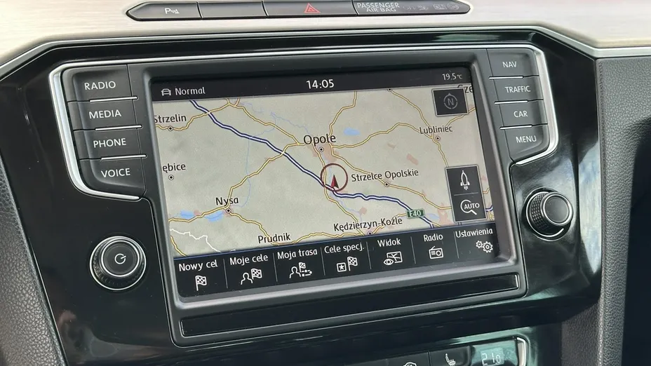 VOLKSWAGEN Passat -