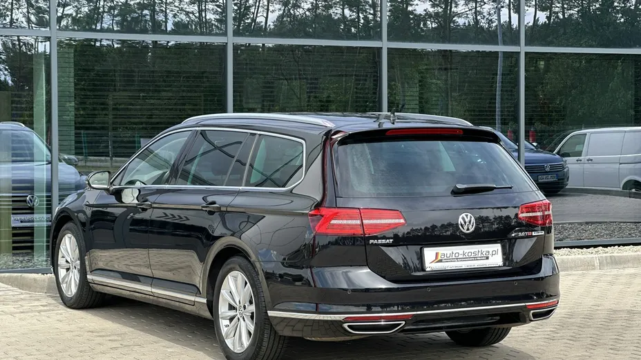 VOLKSWAGEN Passat -