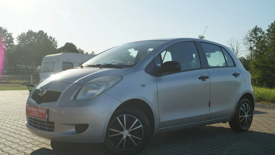 TOYOTA Yaris -