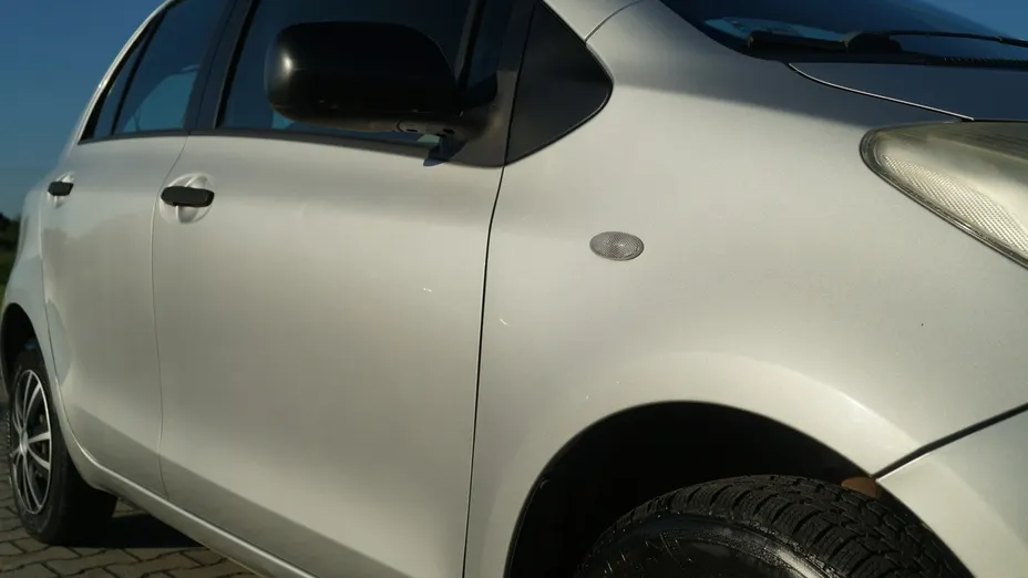 TOYOTA Yaris -