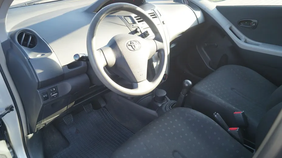 TOYOTA Yaris -