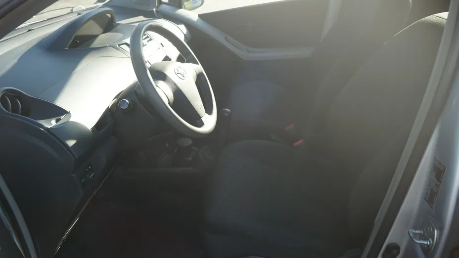 TOYOTA Yaris -