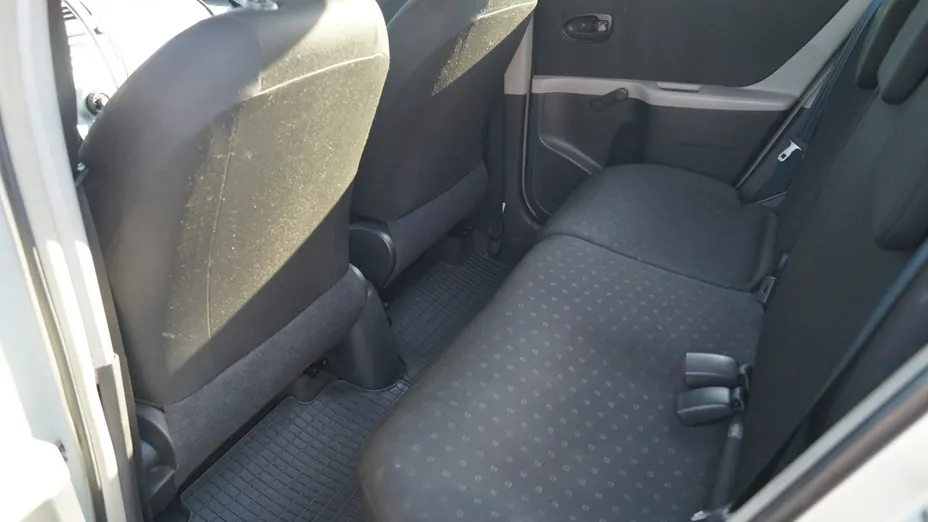 TOYOTA Yaris -