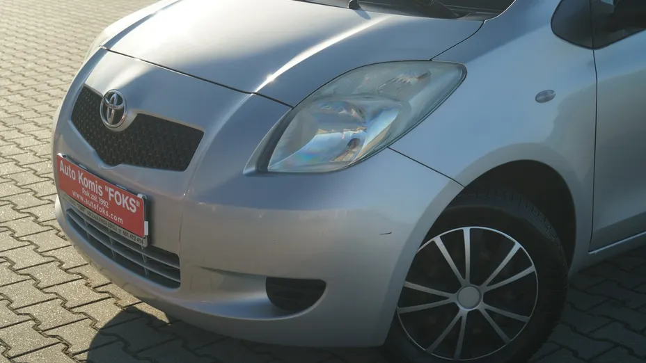 TOYOTA Yaris -