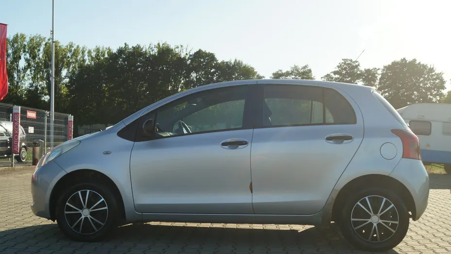 TOYOTA Yaris -