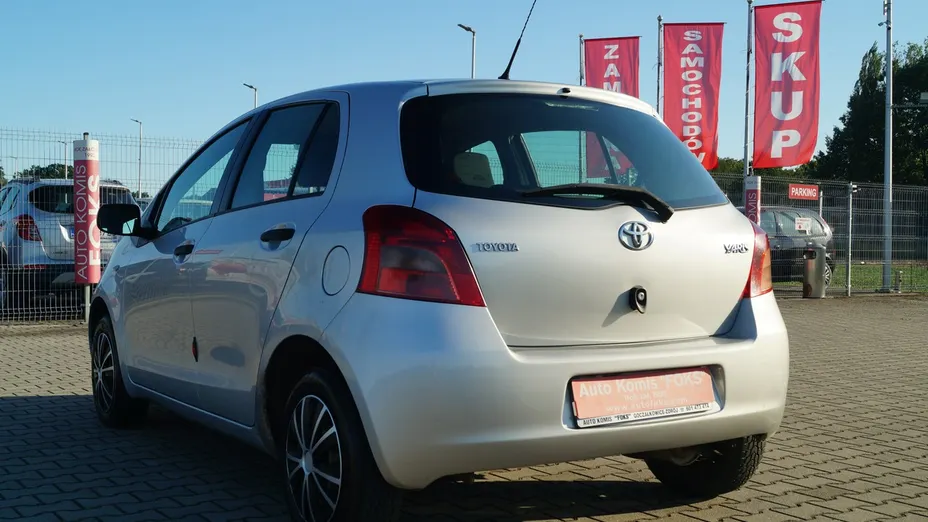 TOYOTA Yaris -