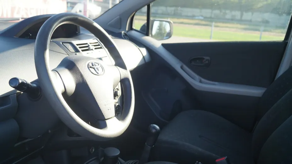 TOYOTA Yaris -