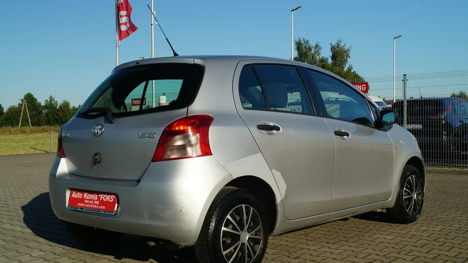 TOYOTA Yaris -