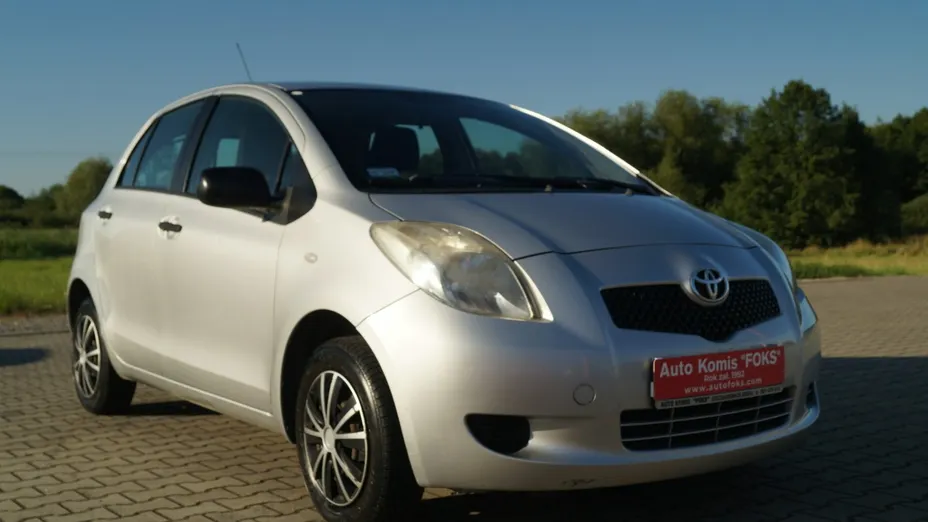 TOYOTA Yaris -