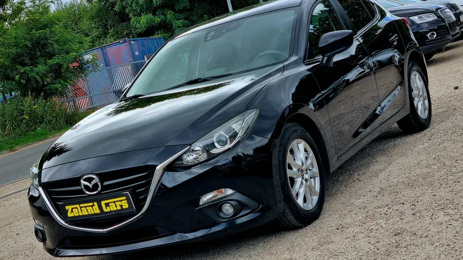 MAZDA 3 -