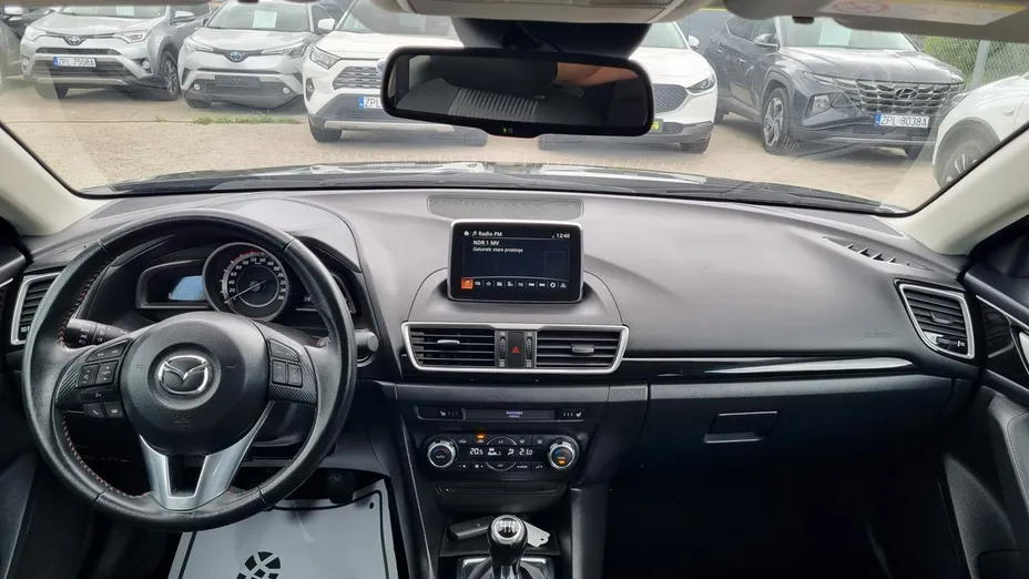 MAZDA 3 -