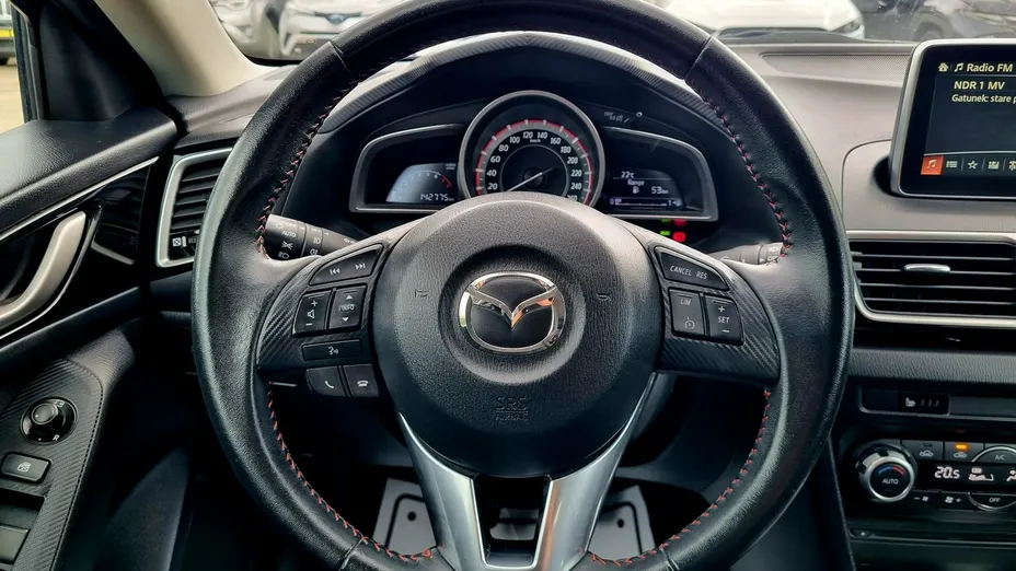MAZDA 3 -
