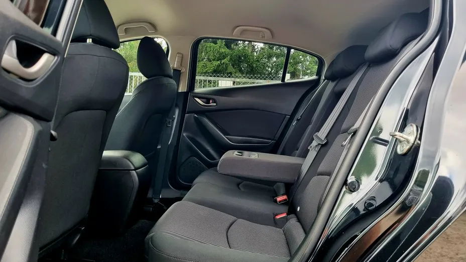 MAZDA 3 -