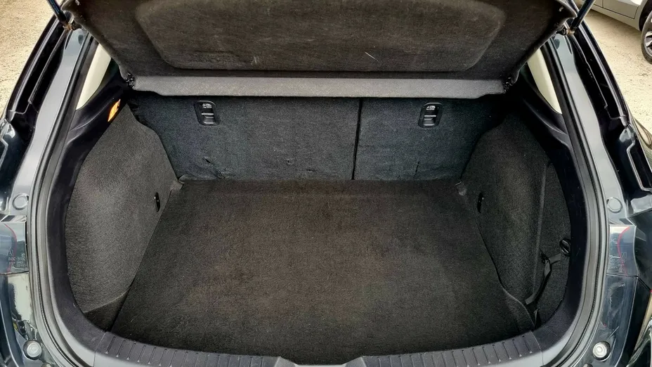 MAZDA 3 -