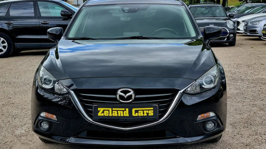 MAZDA 3 -